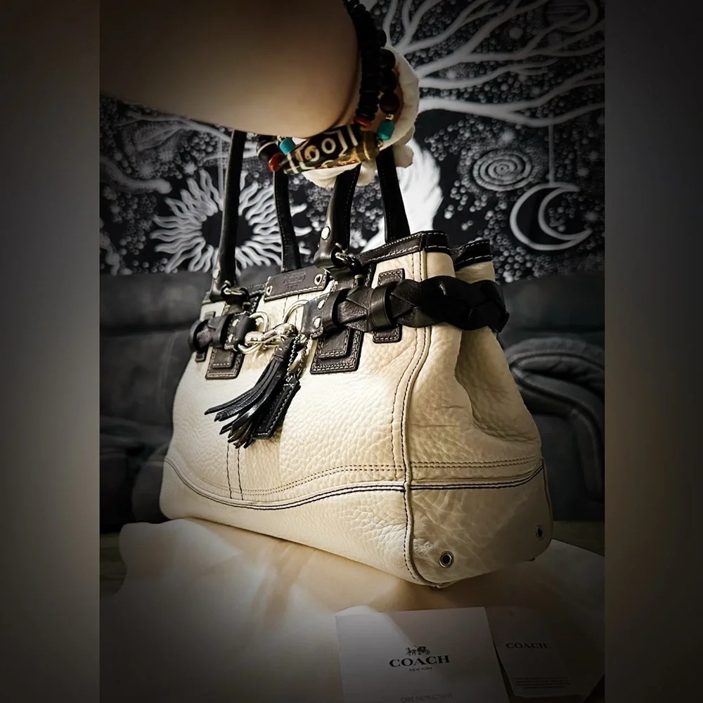 Vintage Y2K Coach tote handbag shoulder bag, Black and Cream Satchel 2009 years - Picture 9 of 17